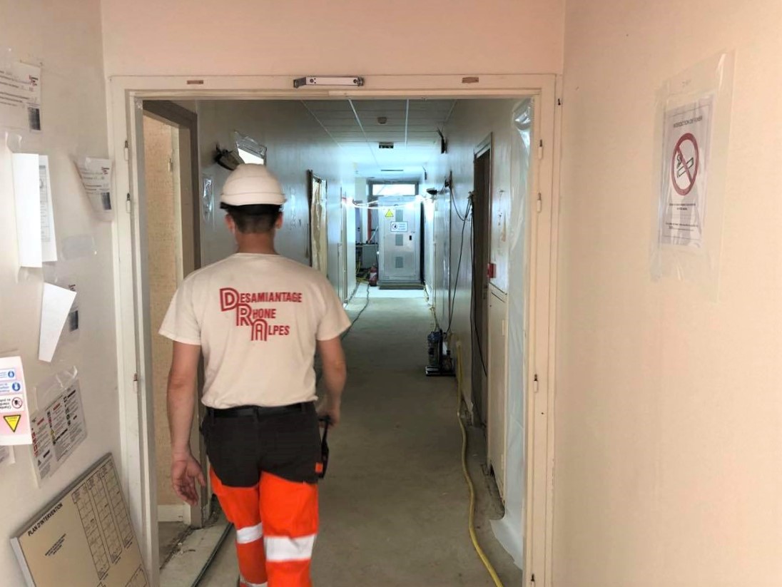 Photo du chantier de désamiantage où oeuvre DRA à Caluire-et-Cuire (69)