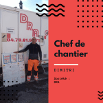 Dimitri chef de chantier DRA, devant un préfabriqués sur un de ces chantiers.